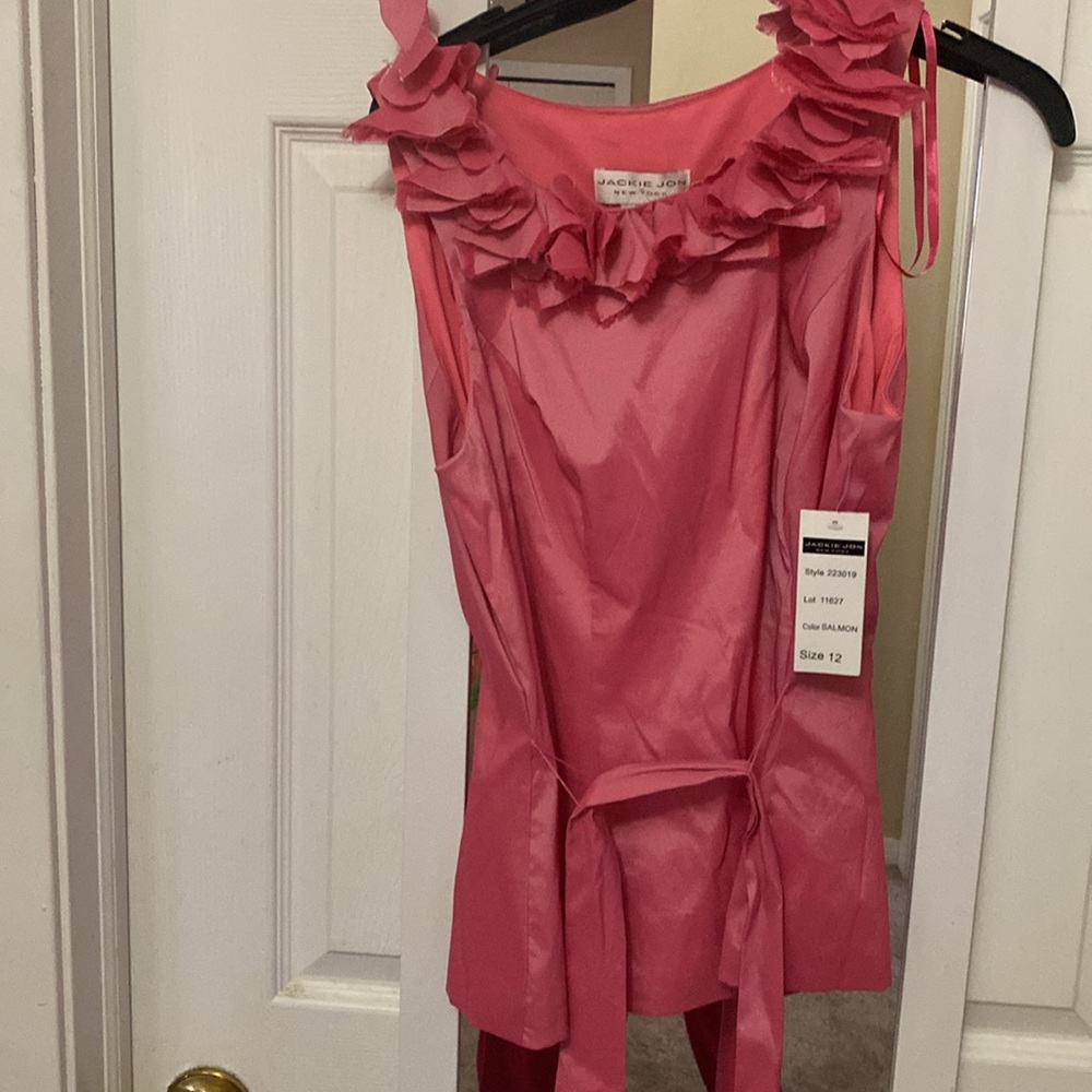NWT Ruffle top - Picture 3 of 3